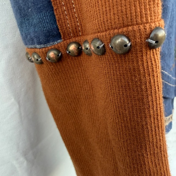 Double D Ranch - Embroidered detail Western Graphic Long Sleeve Shirt - Size M - Picture 10 of 16